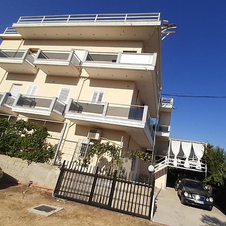 Collaku Apartment'S فلورا المظهر الخارجي الصورة