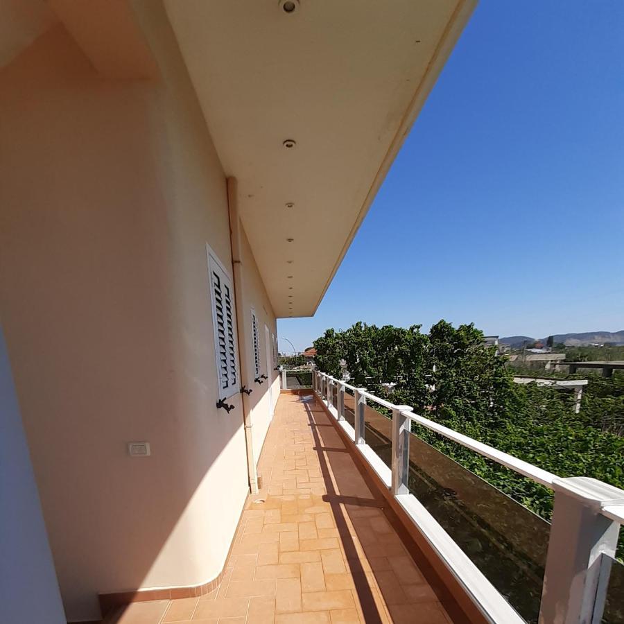 Collaku Apartment'S فلورا المظهر الخارجي الصورة