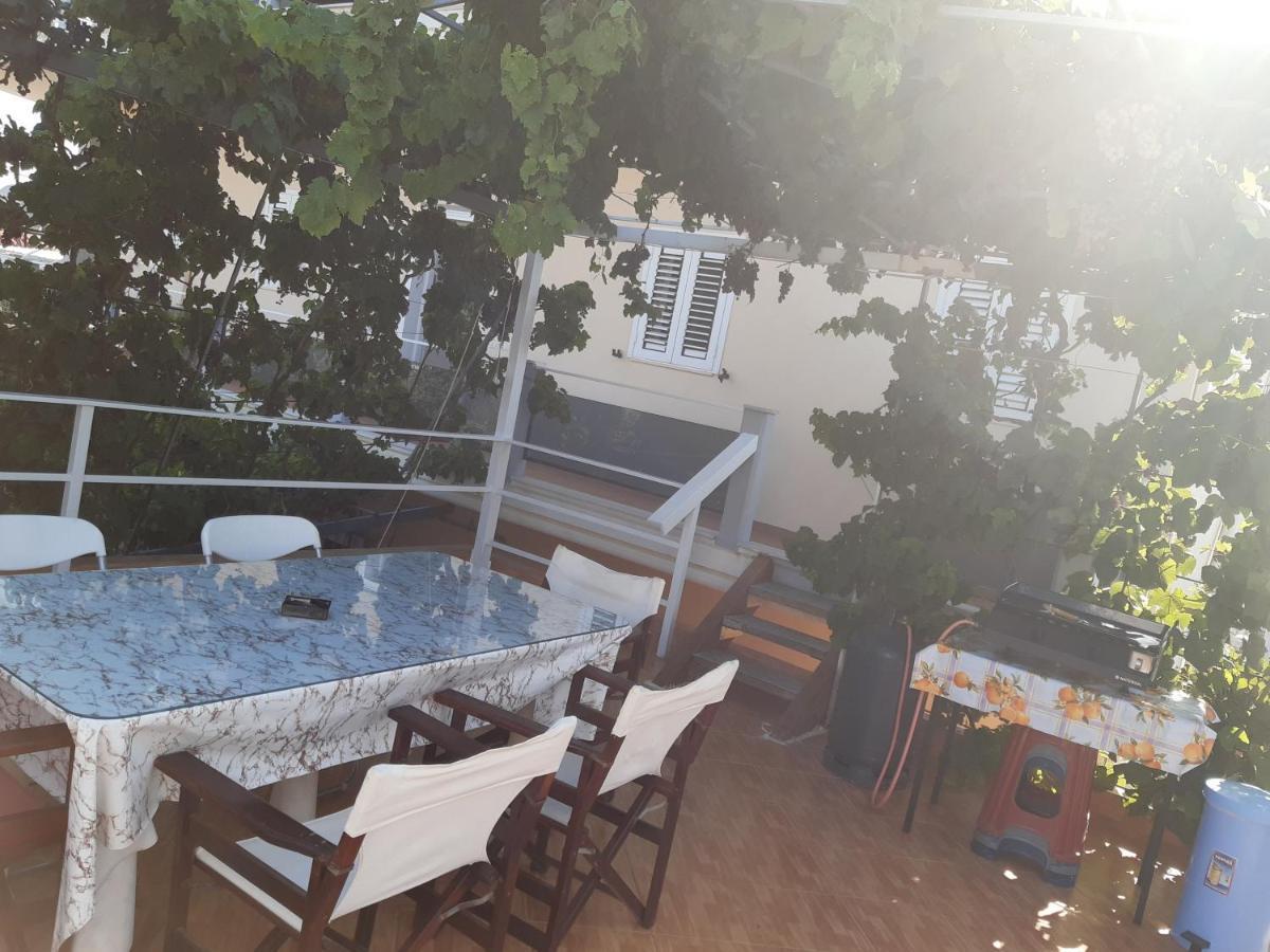 Collaku Apartment'S فلورا المظهر الخارجي الصورة