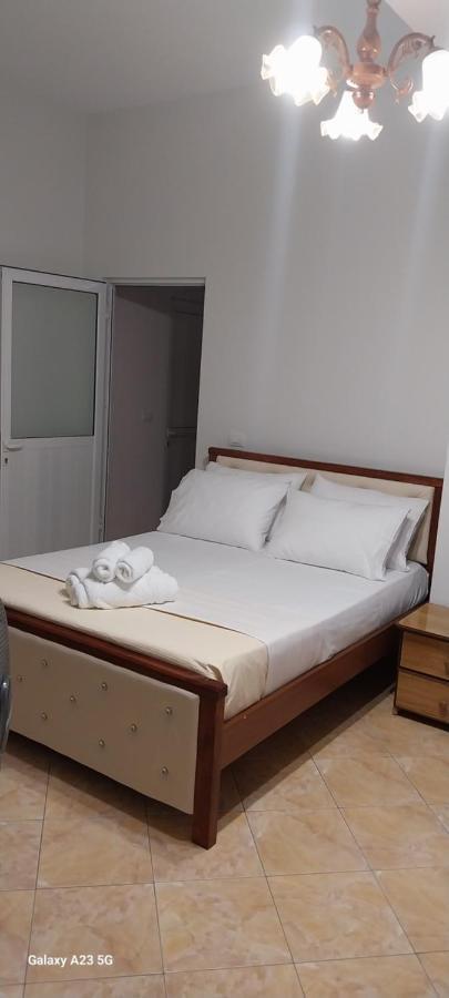 Collaku Apartment'S فلورا المظهر الخارجي الصورة